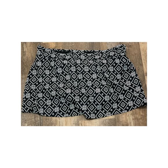 Land's End Swim Skirt black and white geo print size 14 - Picture 2 of 8